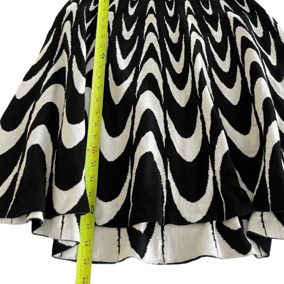 Sandra Darren Black‎ White Wavy Pattern Fit & Flare A-Line Knit Sweater Dress L - Picture 7 of 9